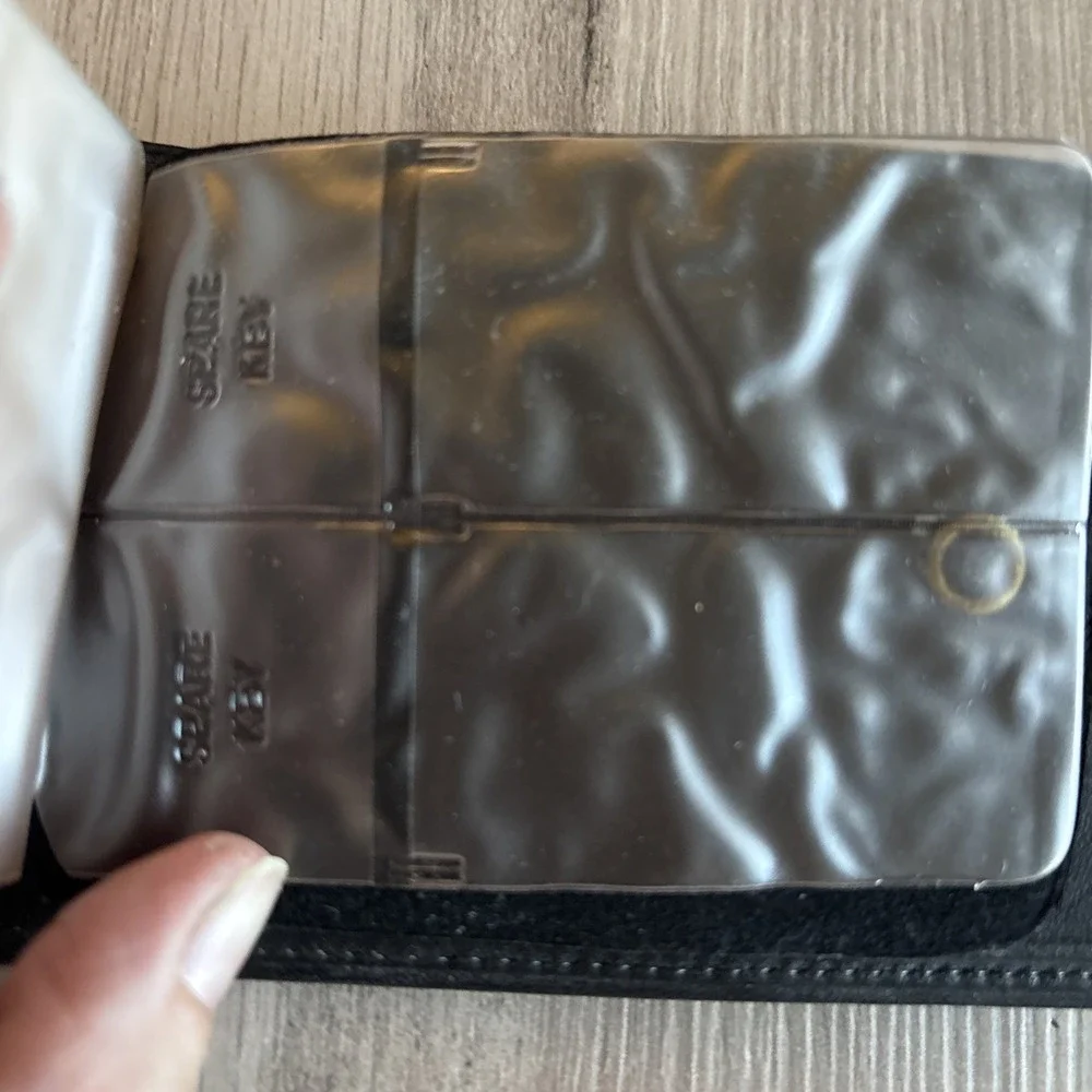 New Vintage Eagle Black Bi-Fold Leather Men's Wallet w/ Snap Photo Sleeves